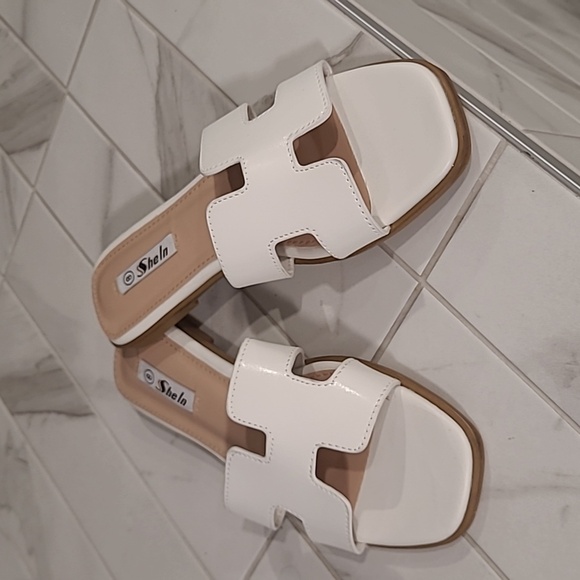 White sandals - Picture 3 of 5